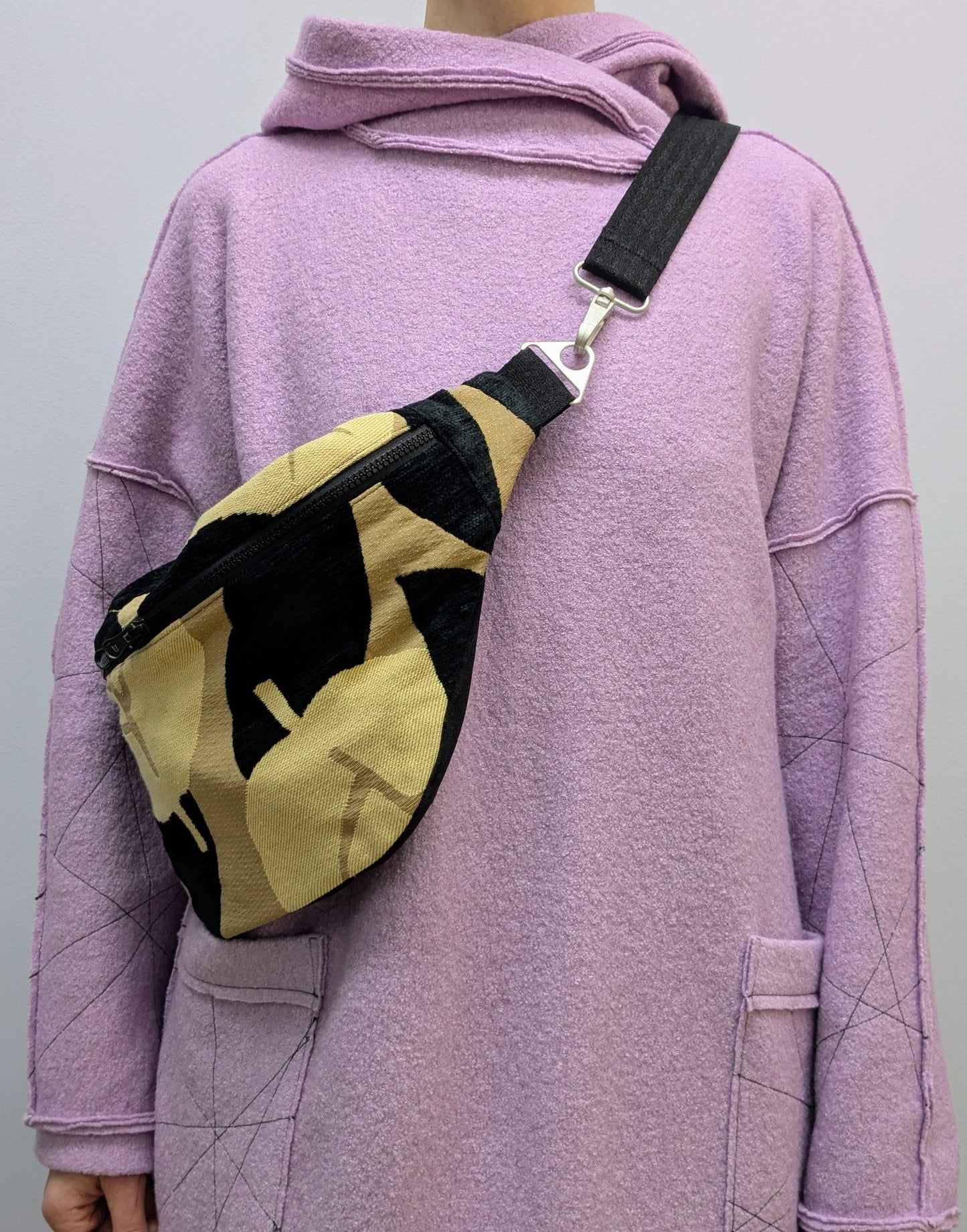 Crossbodybag XL Polster | Samt | Blätter