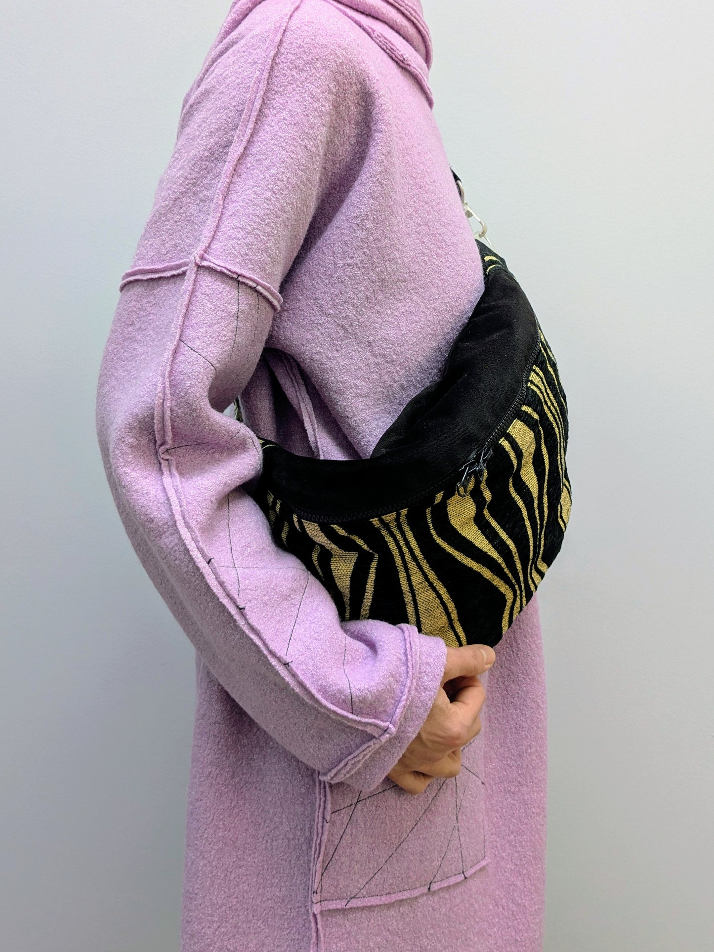 Crossbodybag XL Polster | Samt | Linien