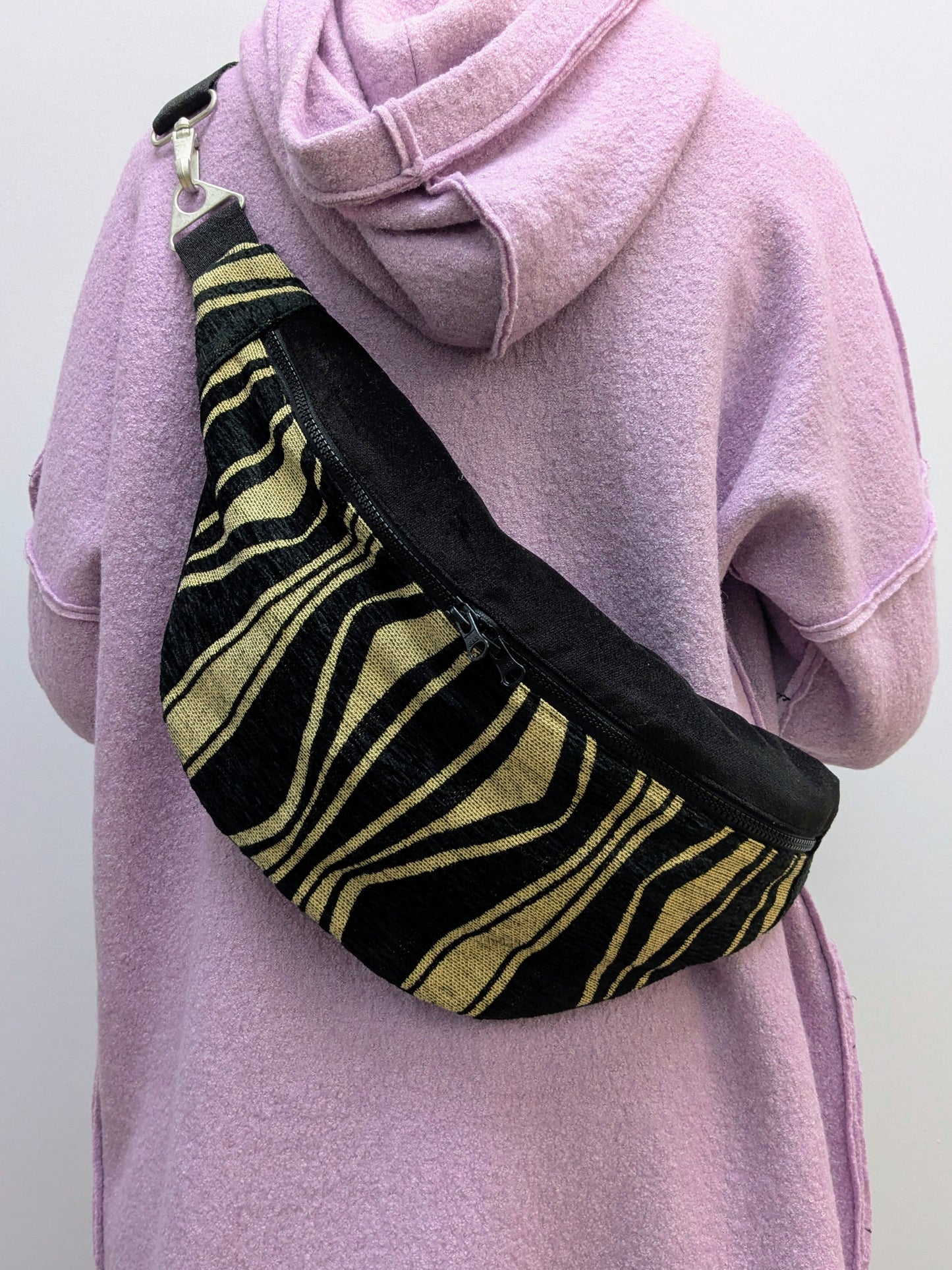 Crossbodybag XL Polster | Samt | Linien