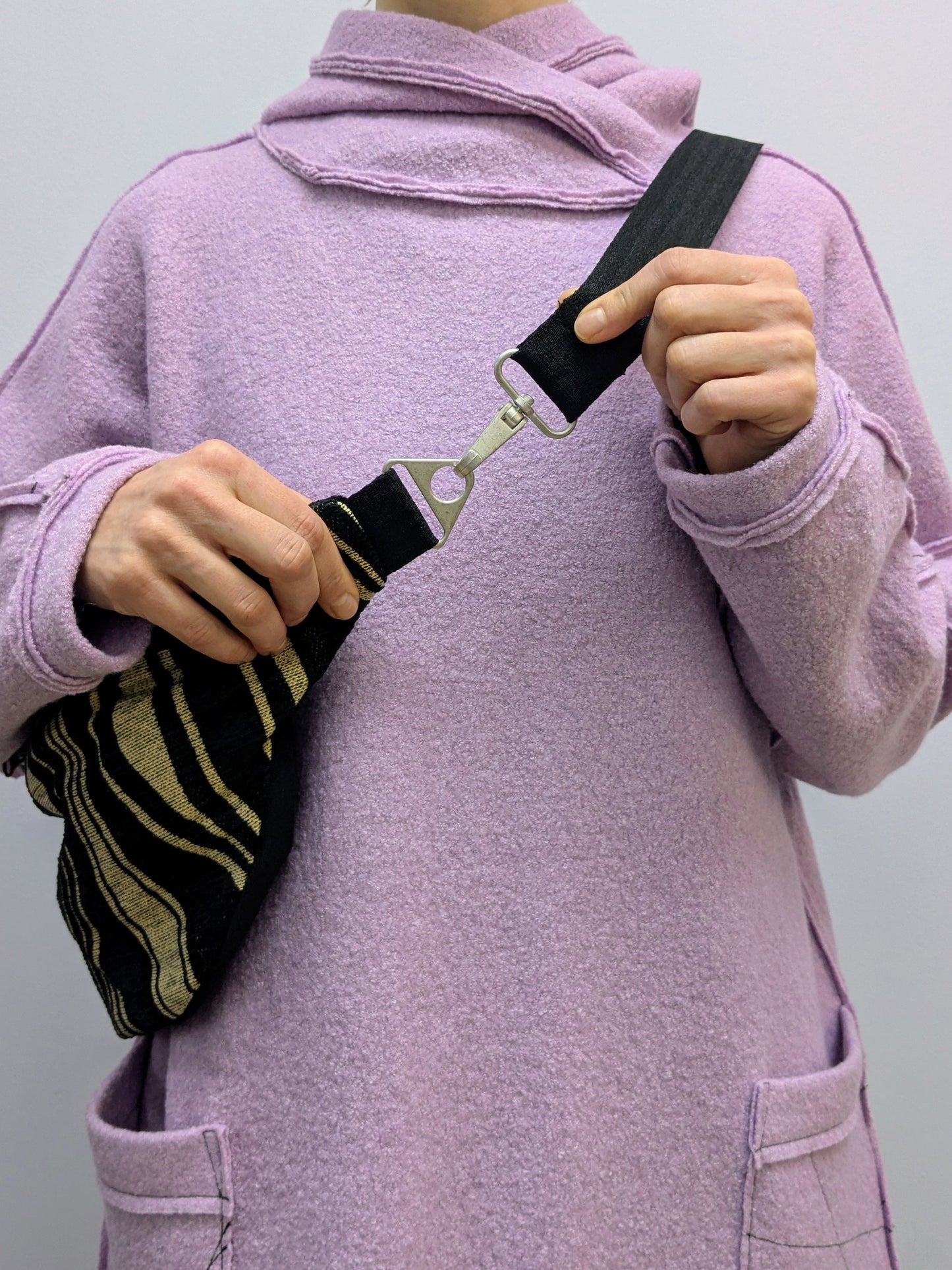 Crossbodybag XL Polster | Samt | Linien