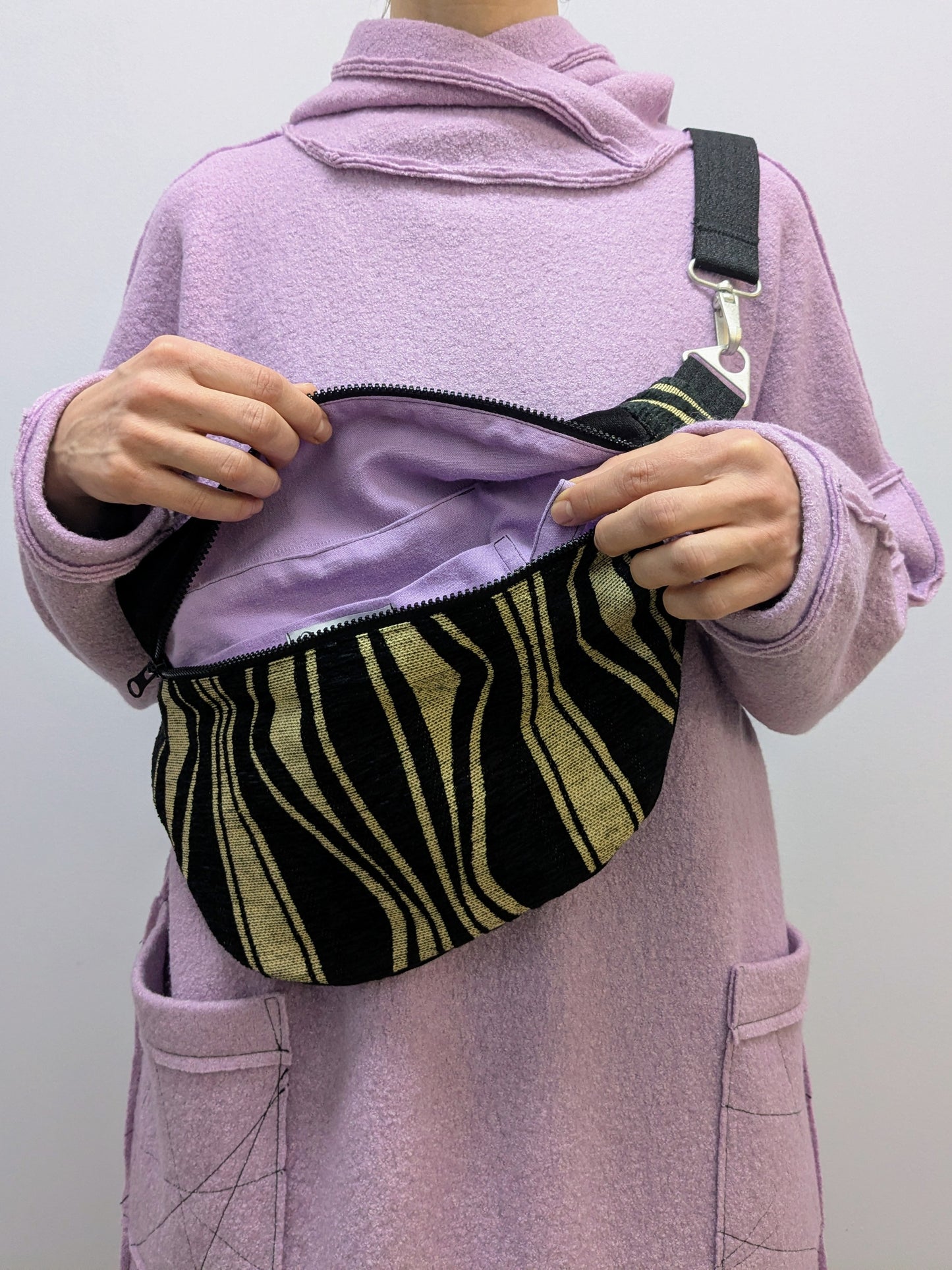 Crossbodybag XL Polster | Samt | Linien