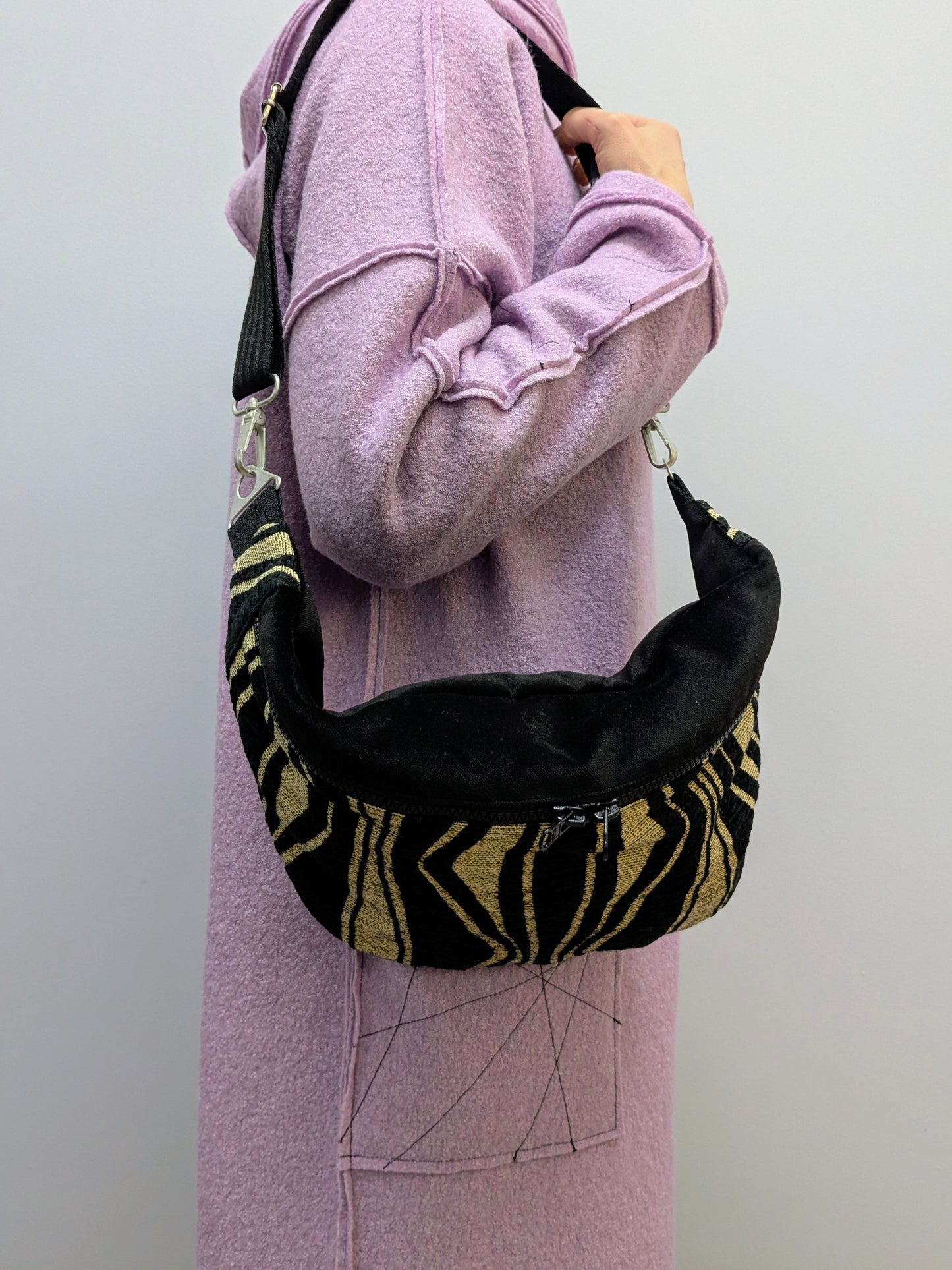 Crossbodybag XL Polster | Samt | Linien