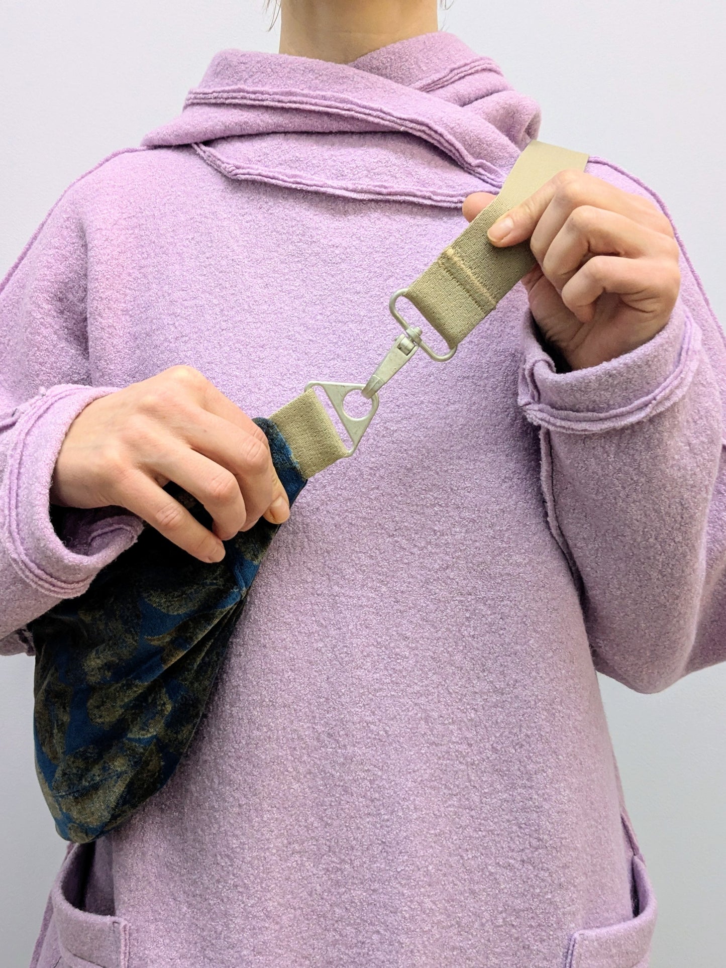 Crossbodybag XL Samt | Blätter | Petrol