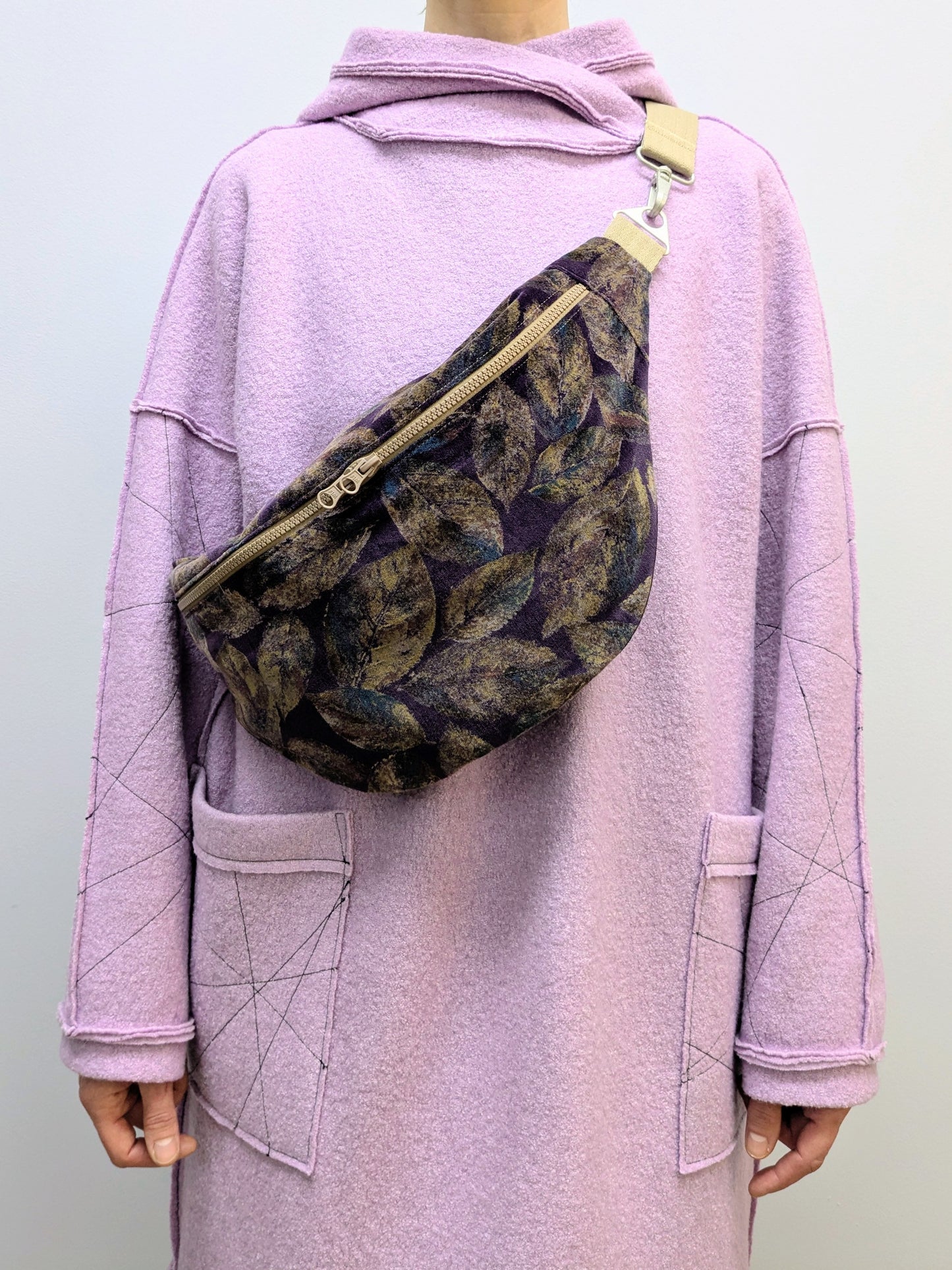 Crossbodybag XL Samt | Blätter | Violett