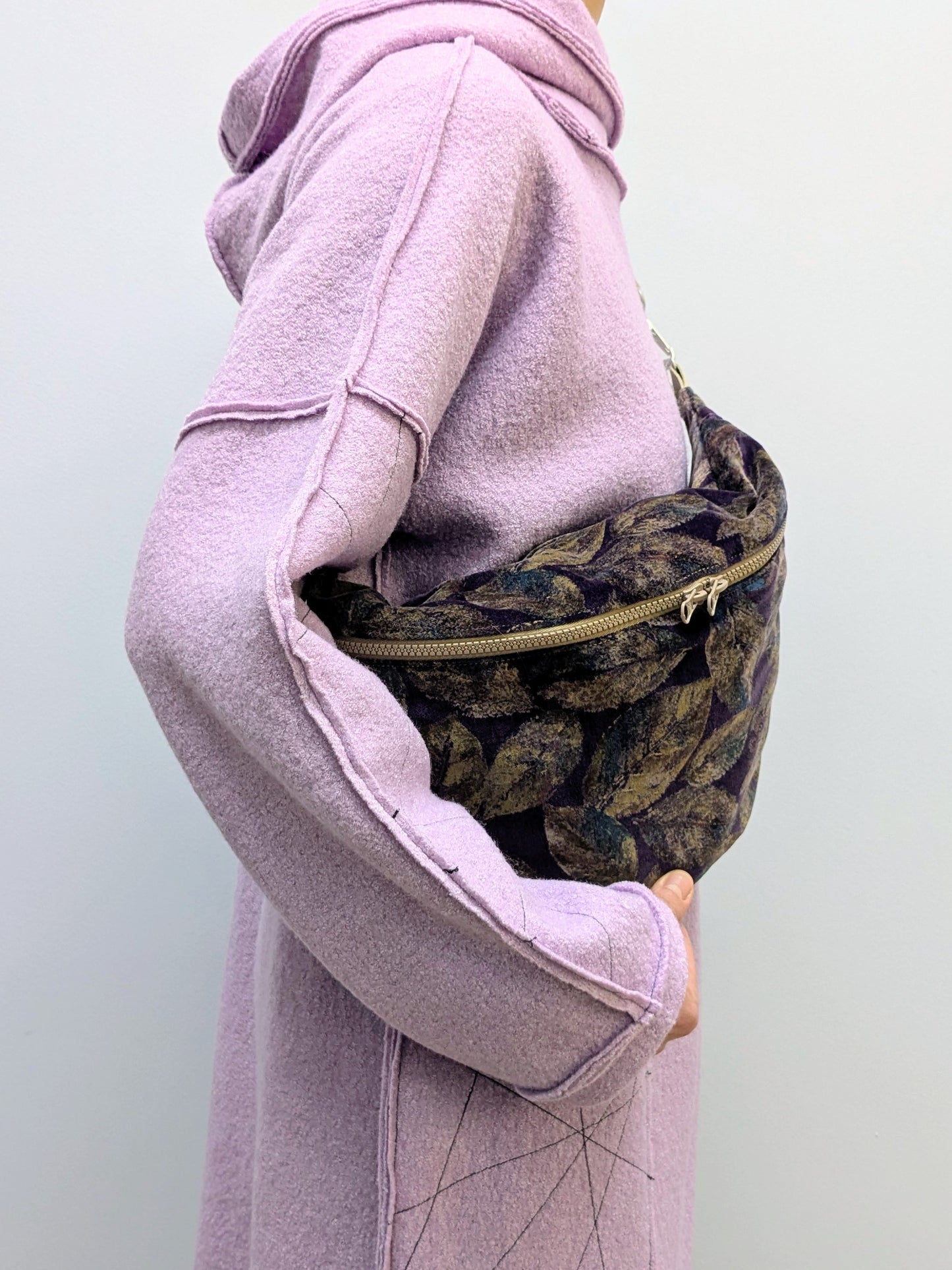 Crossbodybag XL Samt | Blätter | Violett