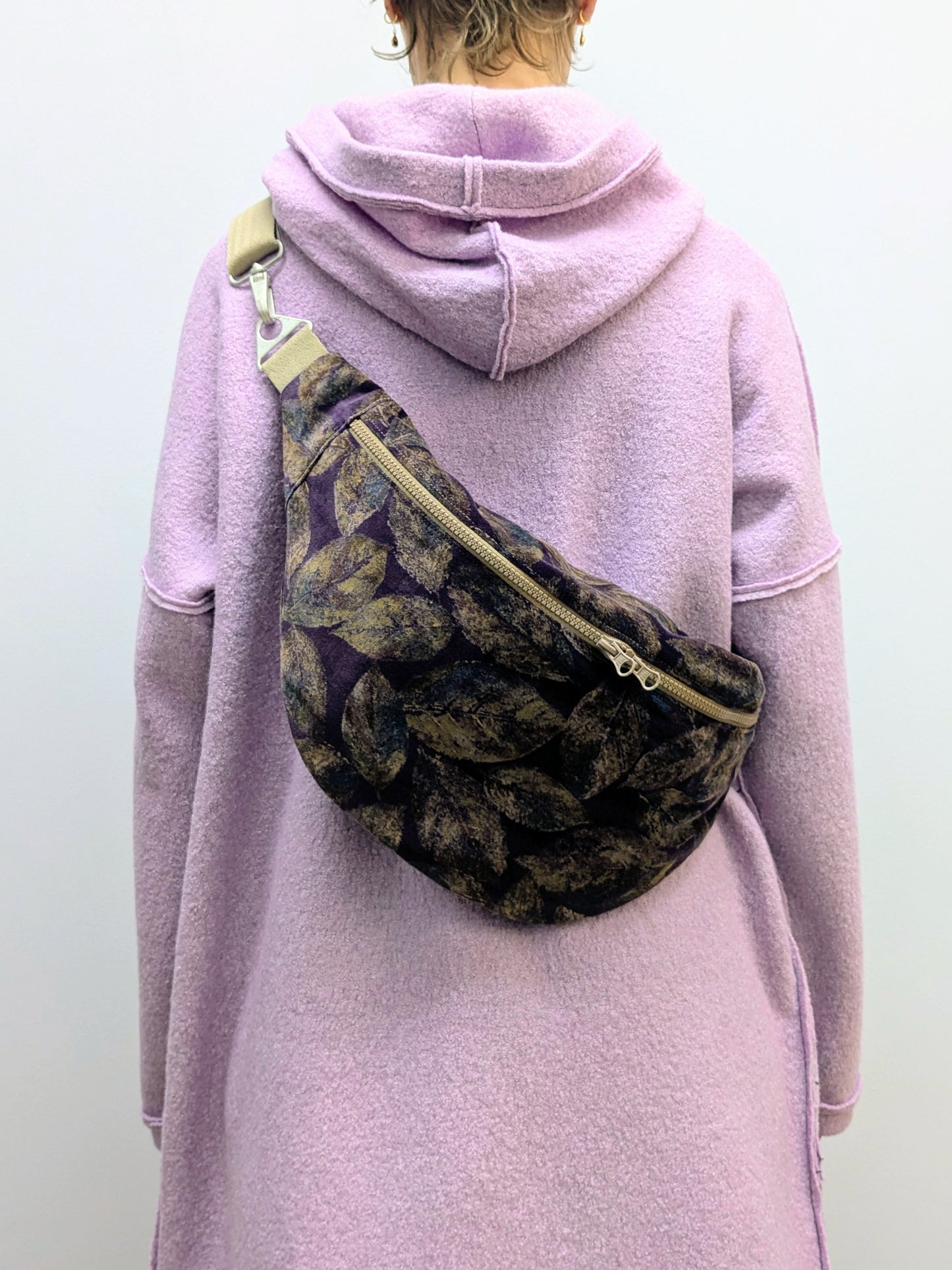 Crossbodybag XL Samt | Blätter | Violett