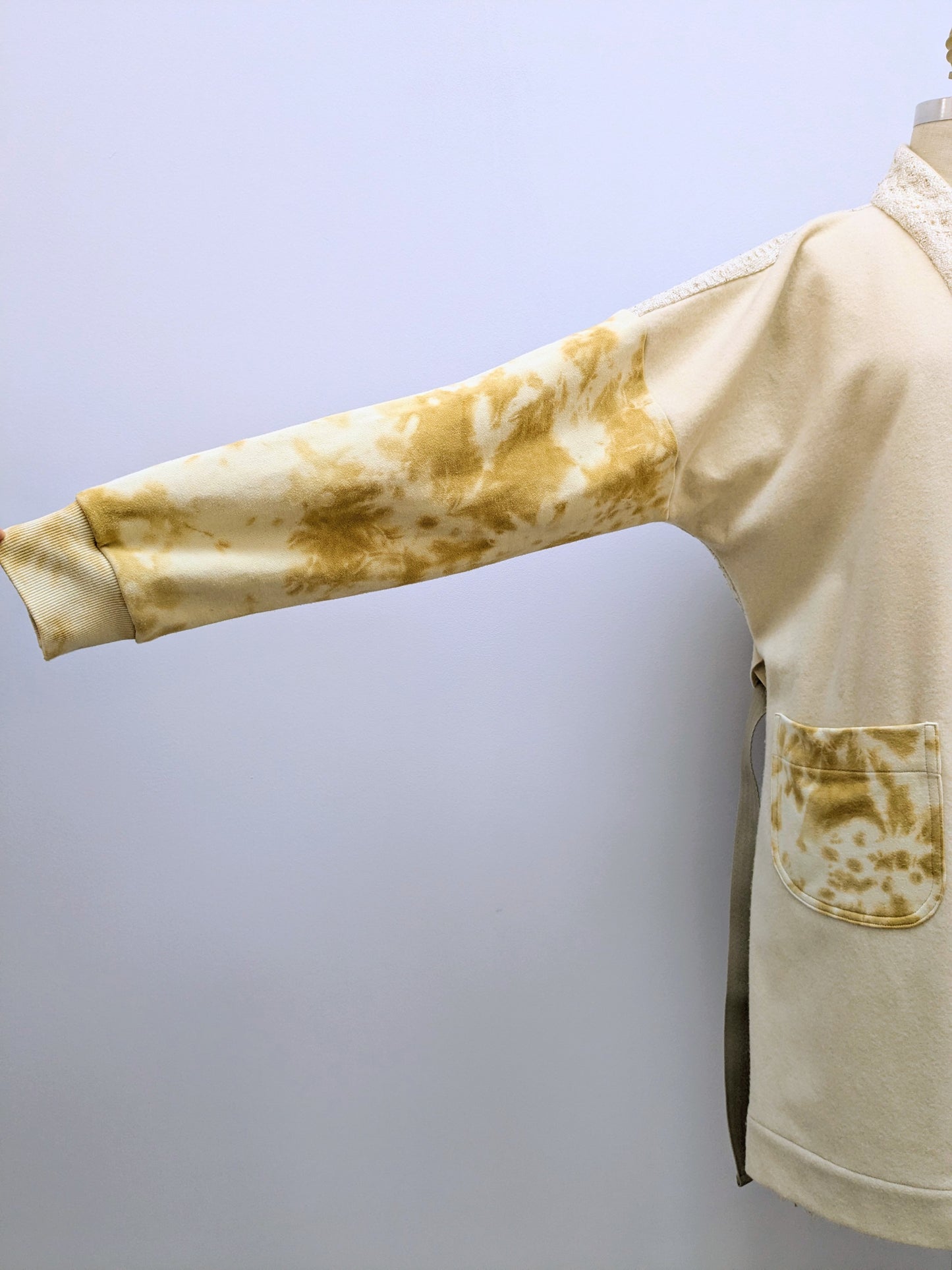 Wollmantel mit Schalkragen Batik