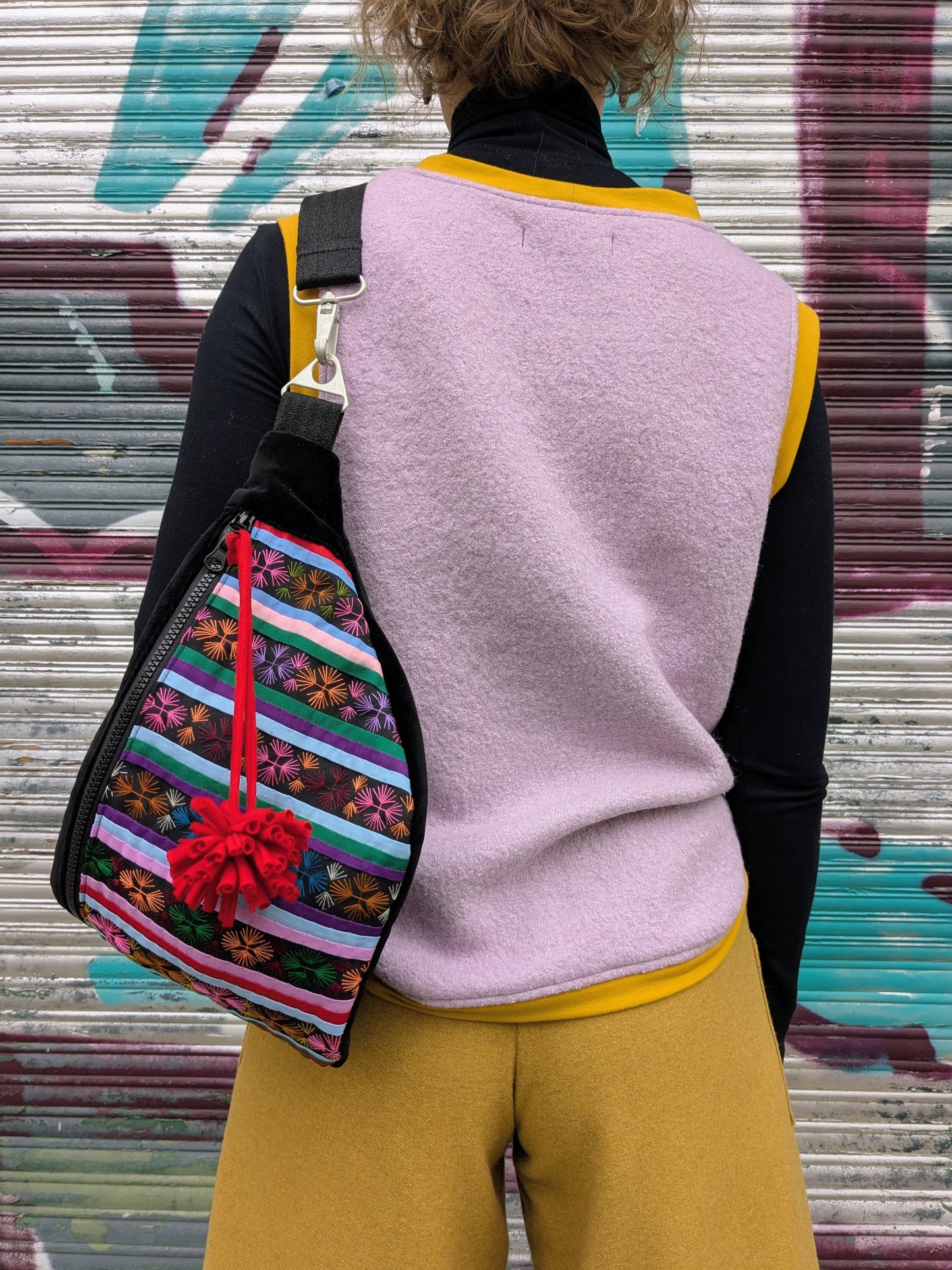 Crossbodybag XL Handstickerei