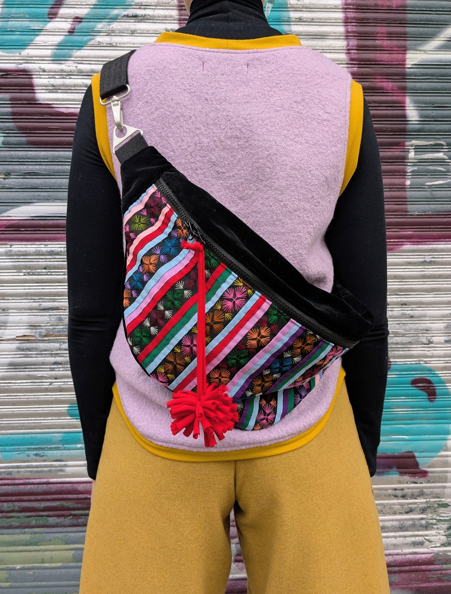 Crossbodybag XL Handstickerei