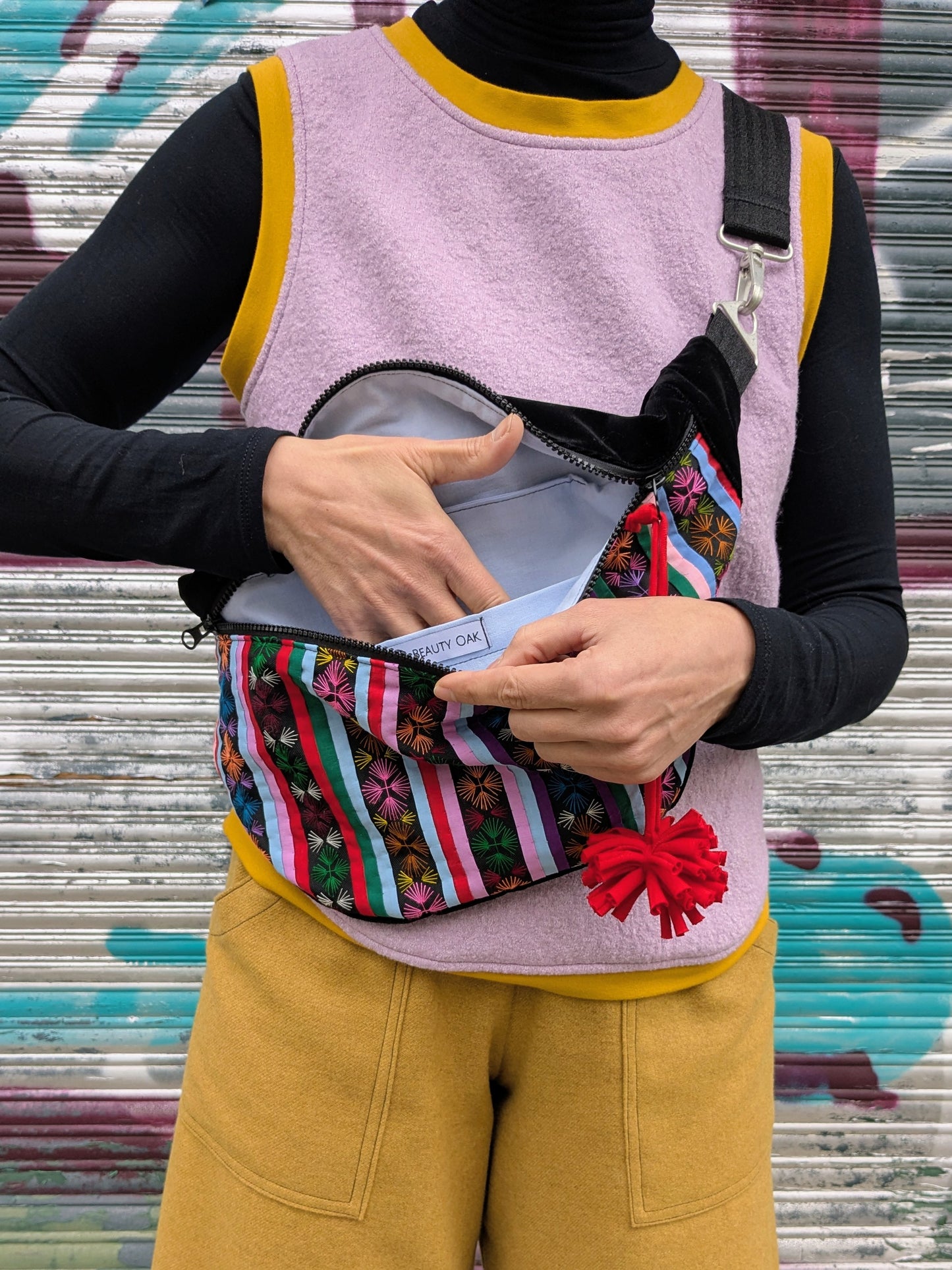 Crossbodybag XL Handstickerei