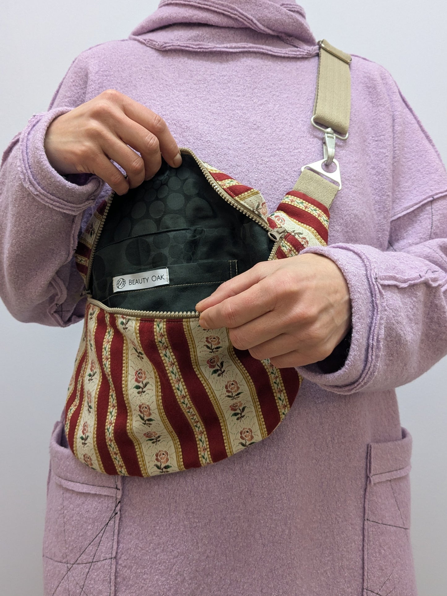 Crossbodybag XL Polster | Streifen | Satin