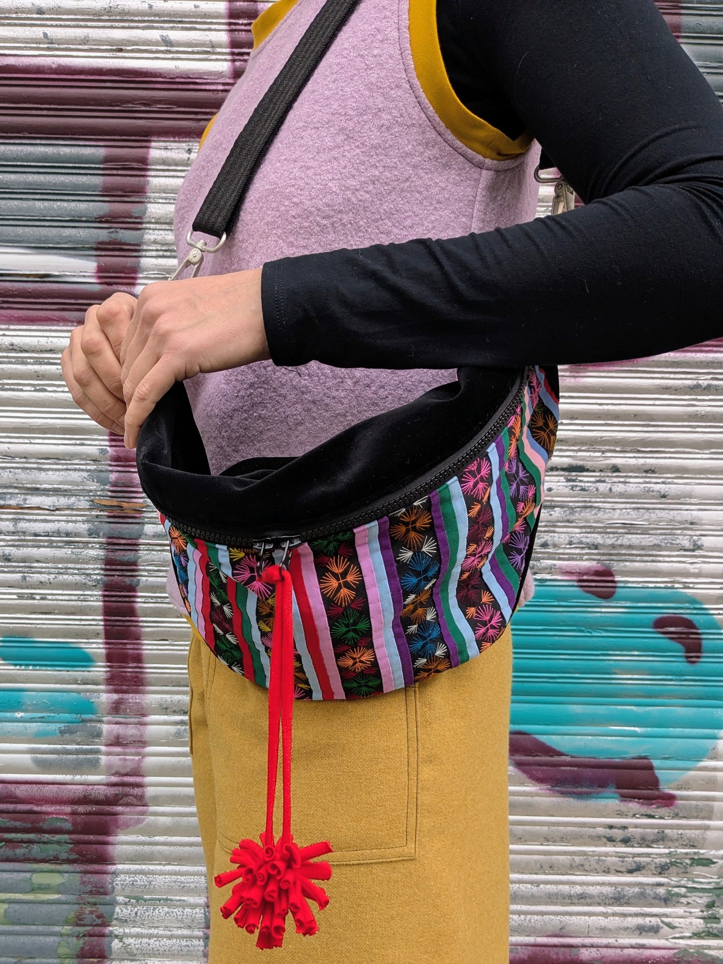 Crossbodybag XL Handstickerei