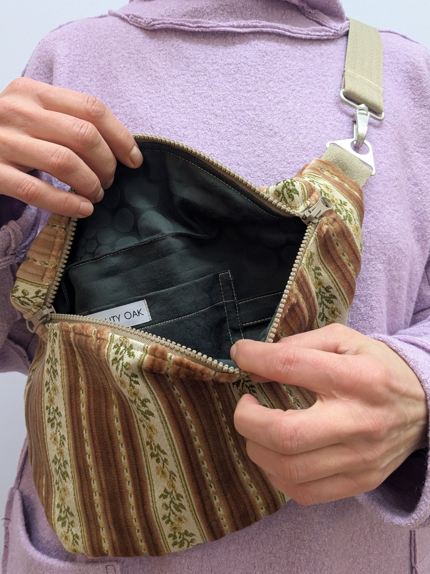 Crossbodybag XL Polster | Streifen | Samt