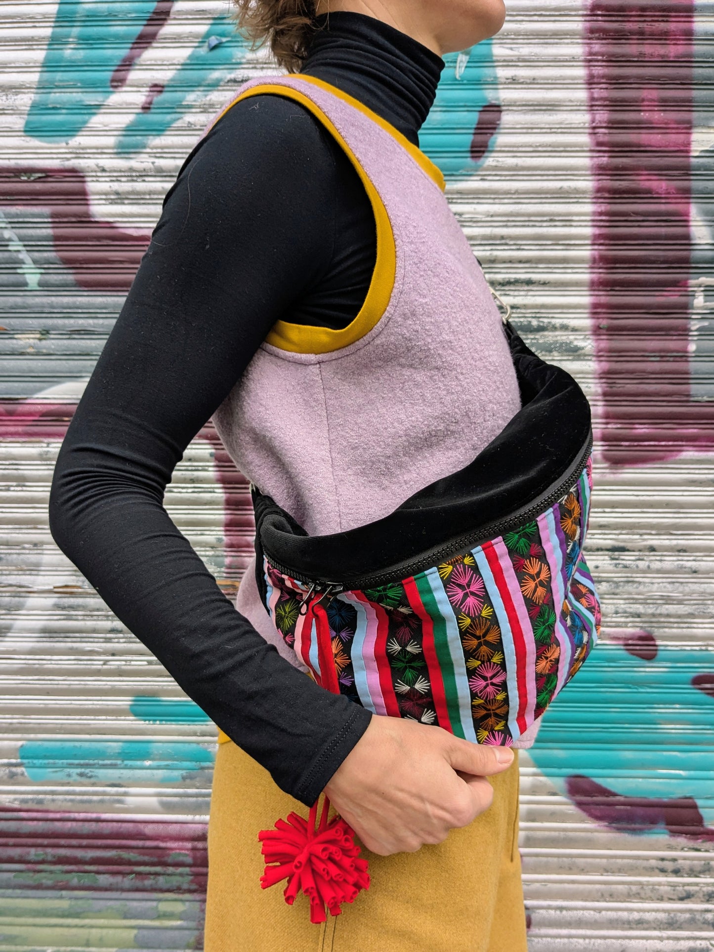 Crossbodybag XL Handstickerei