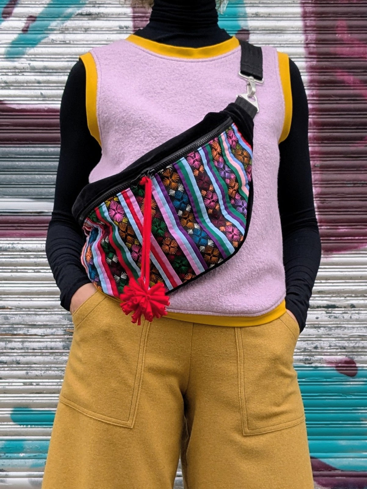 Crossbodybag XL Handstickerei